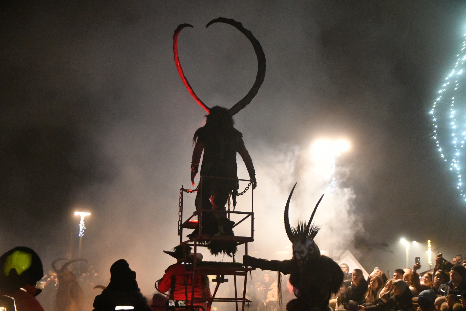 FOTO in VIDEO: Čez Kungoto se je sprehodilo več kot 250 grozljivih parkljev