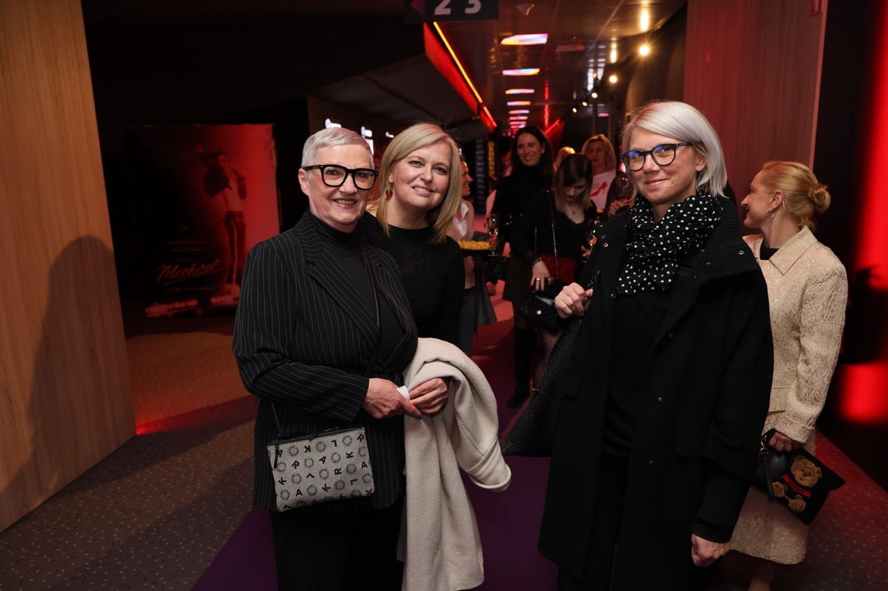 FOTO: Premiera Hudičevka v Pradi 2 v Mariboxu navdušila v dveh razprodanih dvoranah