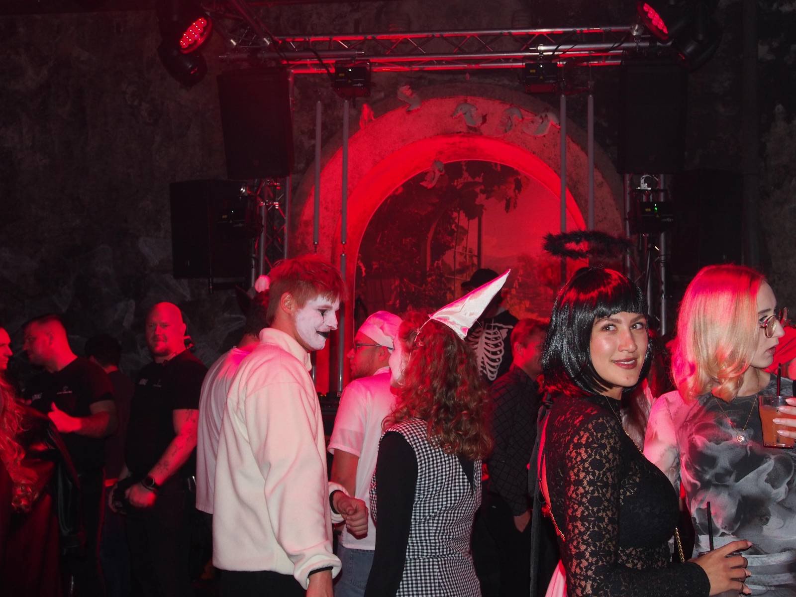 FOTO: Maribor v duhu noči čarovnic preplavile strašljive maske, glasba in nora zabava