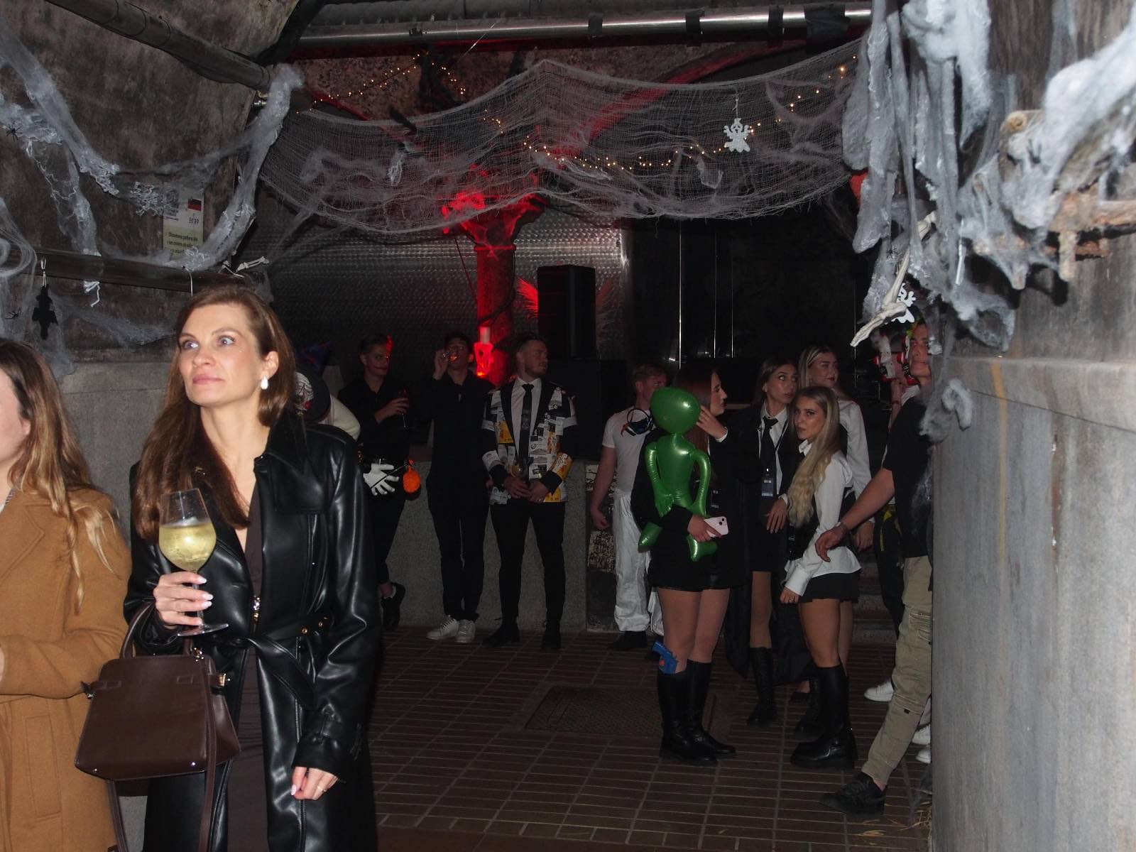 FOTO: Maribor v duhu noči čarovnic preplavile strašljive maske, glasba in nora zabava