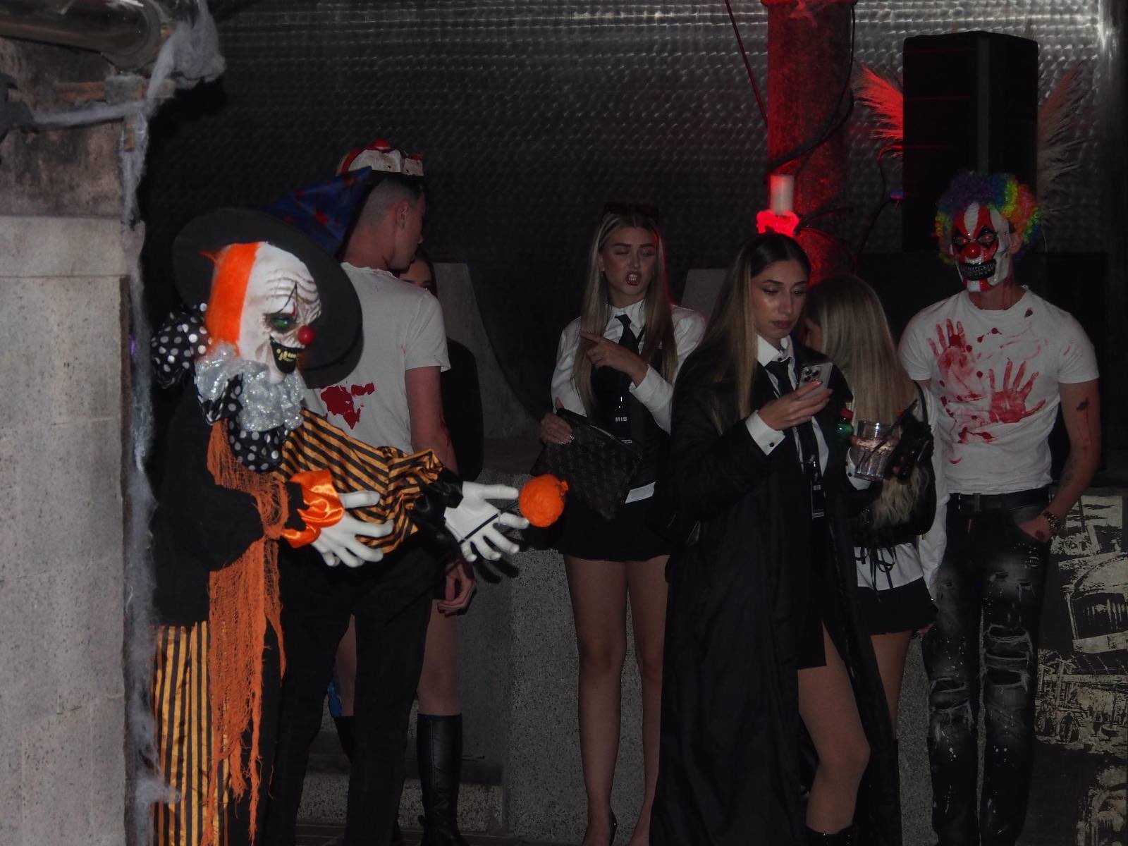 FOTO: Maribor v duhu noči čarovnic preplavile strašljive maske, glasba in nora zabava