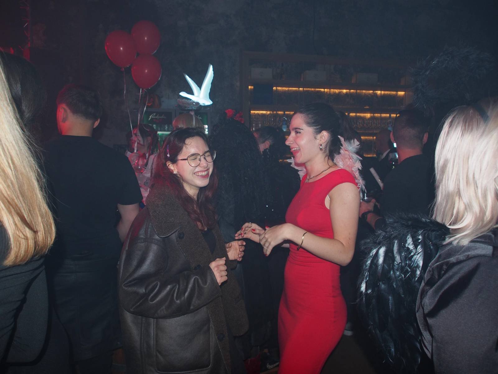 FOTO: Maribor v duhu noči čarovnic preplavile strašljive maske, glasba in nora zabava