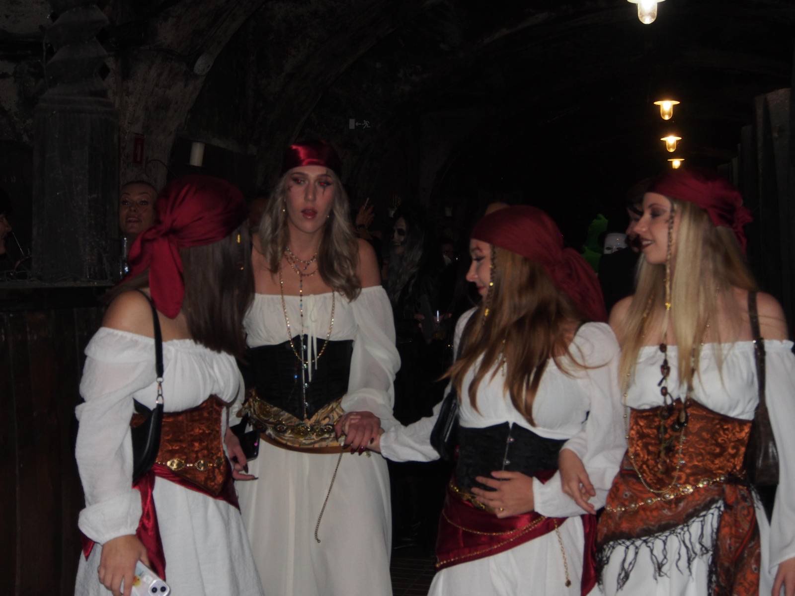 FOTO: Maribor v duhu noči čarovnic preplavile strašljive maske, glasba in nora zabava