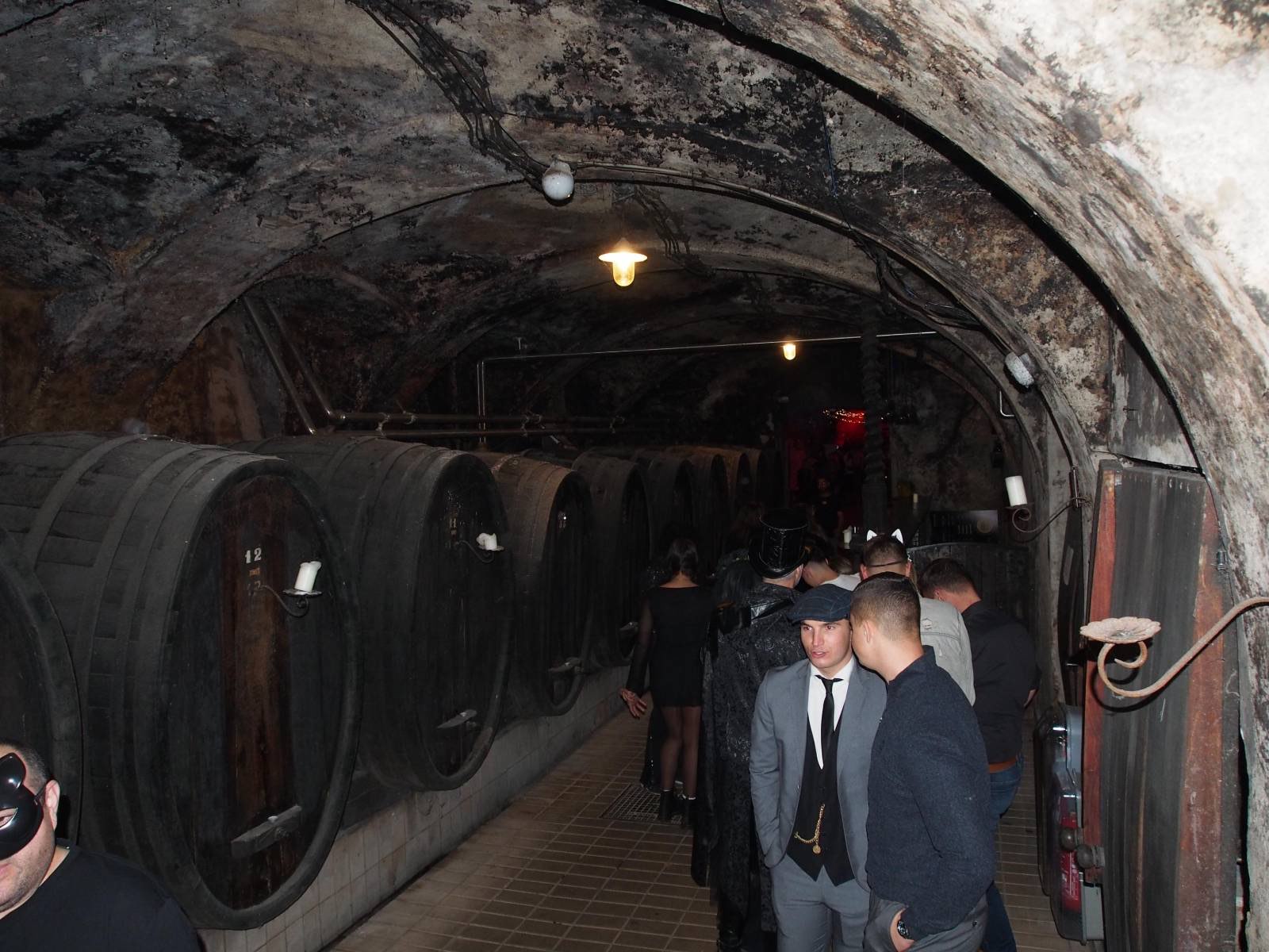 FOTO: Maribor v duhu noči čarovnic preplavile strašljive maske, glasba in nora zabava