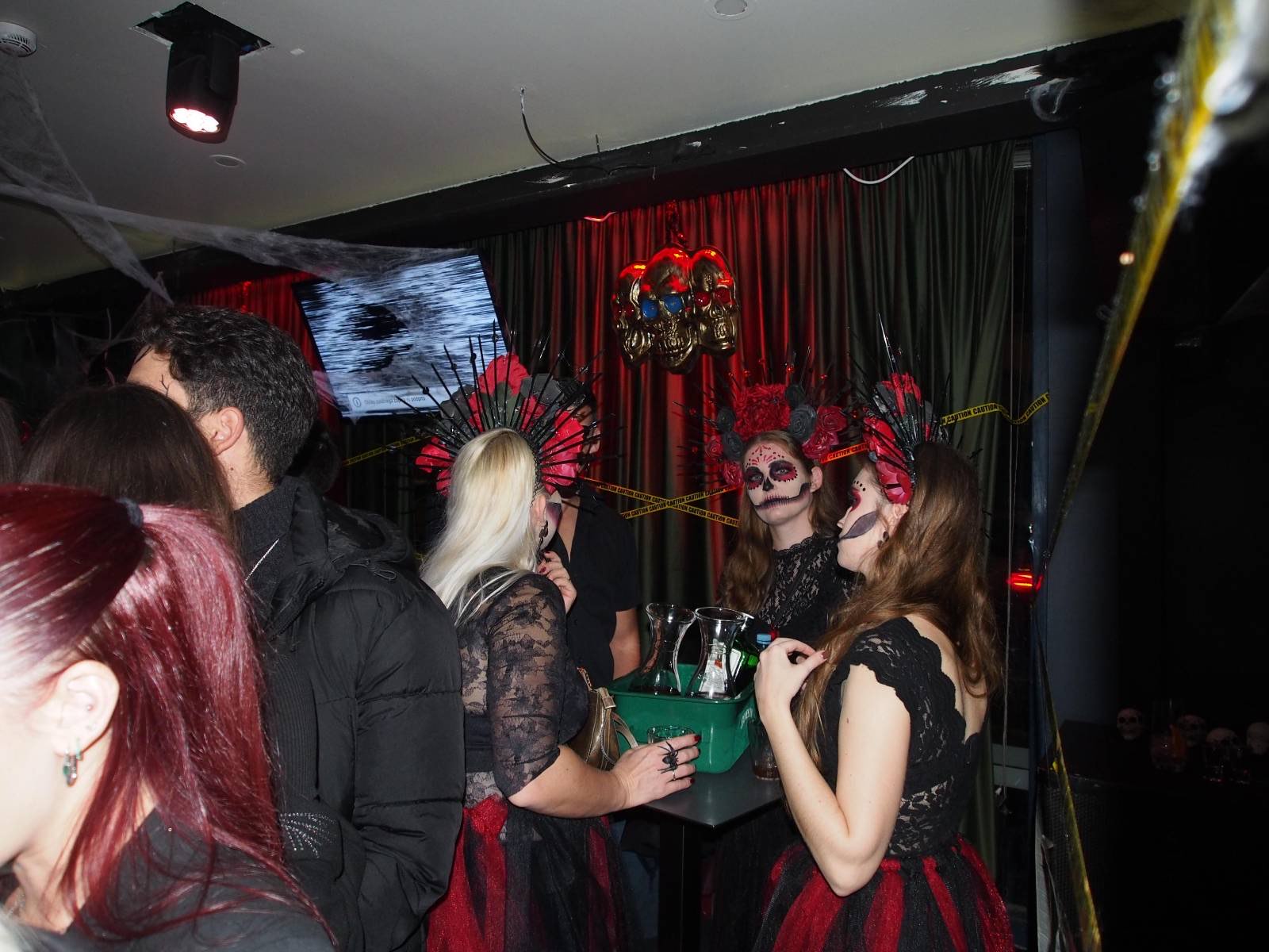 FOTO: Maribor v duhu noči čarovnic preplavile strašljive maske, glasba in nora zabava