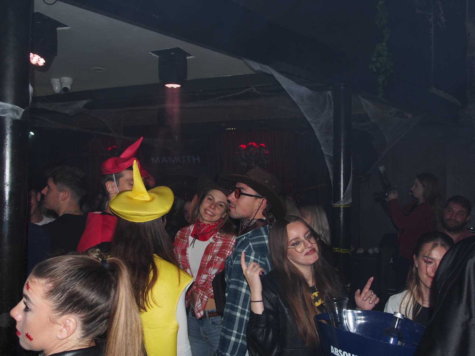 FOTO: Maribor v duhu noči čarovnic preplavile strašljive maske, glasba in nora zabava