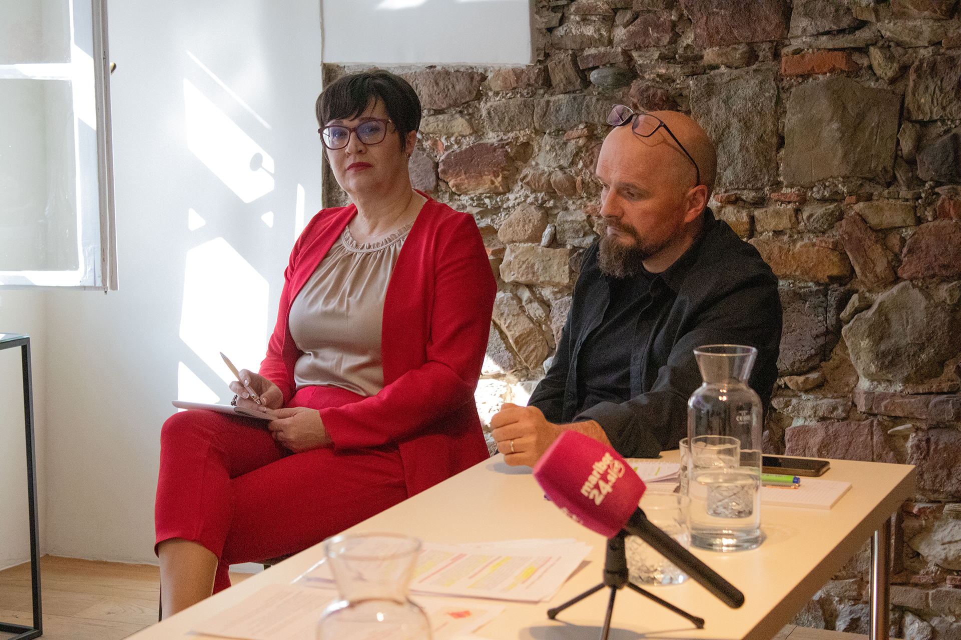 Kje so ženske v politiki pred letošnjimi volitvami? Analiza razkriva zaskrbljujoče trende