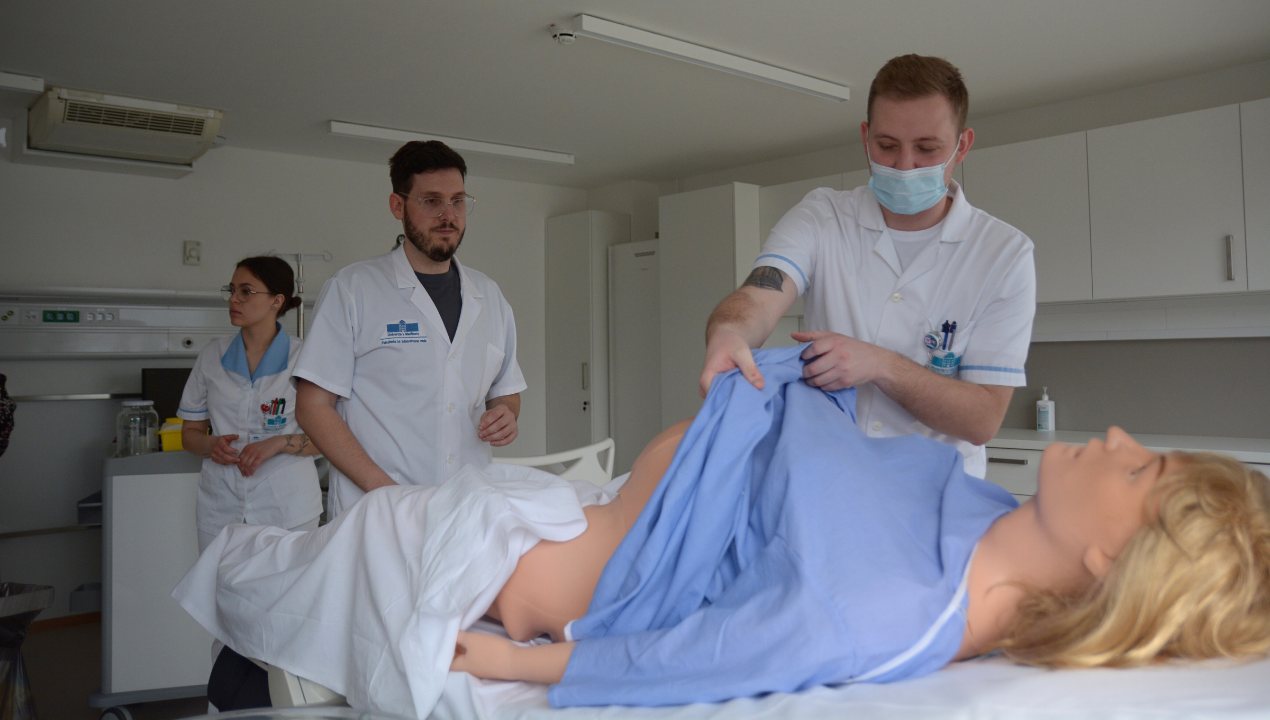 Lutke, ki dihajo, rojevajo in krvavijo: V Mariboru odslej klinično okolje, kot ga Slovenija še ni imela (FOTO in VIDEO)