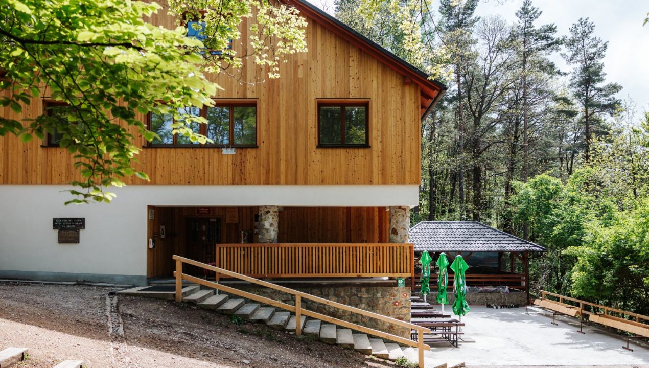 Dobre zgodbe Evrope: Obnova planinskega doma na Resevni je priljubljeni točki dala novo prihodnost