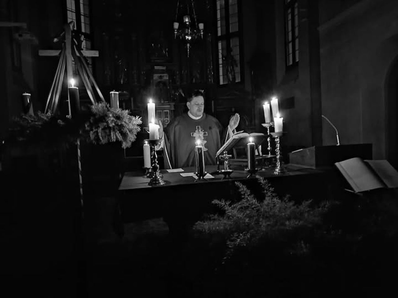 Rače in Fram zavita v črnino: Umrl je župnik Robert Emeršič
