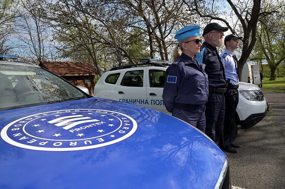EU načrtuje veliko okrepitev mejne straže: Frontex bo imel kar 30.000 pripadnikov