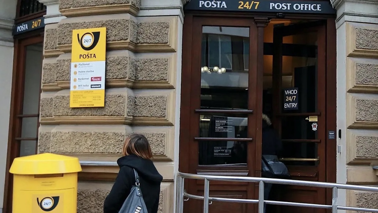 Pošta Slovenije z nenavadno izbiro: Poglejte, kdo se je znašel med peterico