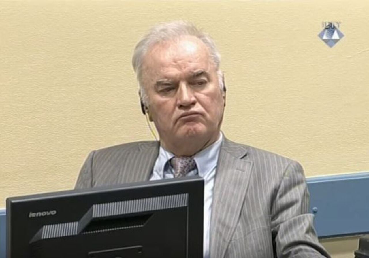 Obsojen zaradi genocida, pričakali so ga kot heroja: Prizori iz Srbije sprožajo ogorčenje