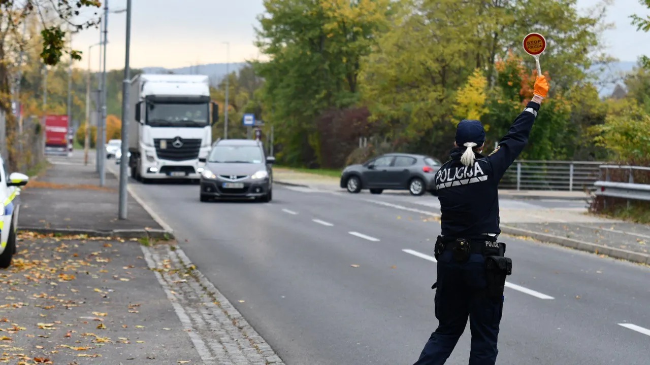 Policija napovedala poostren nadzor: Ta dan bodite na cestah še posebej previdni