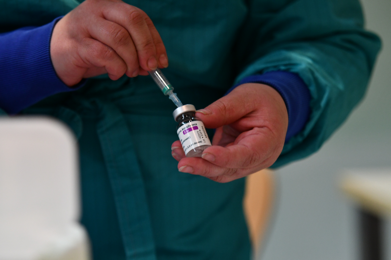 EMA: Krvni strdki so redki stranski učinki cepljenja