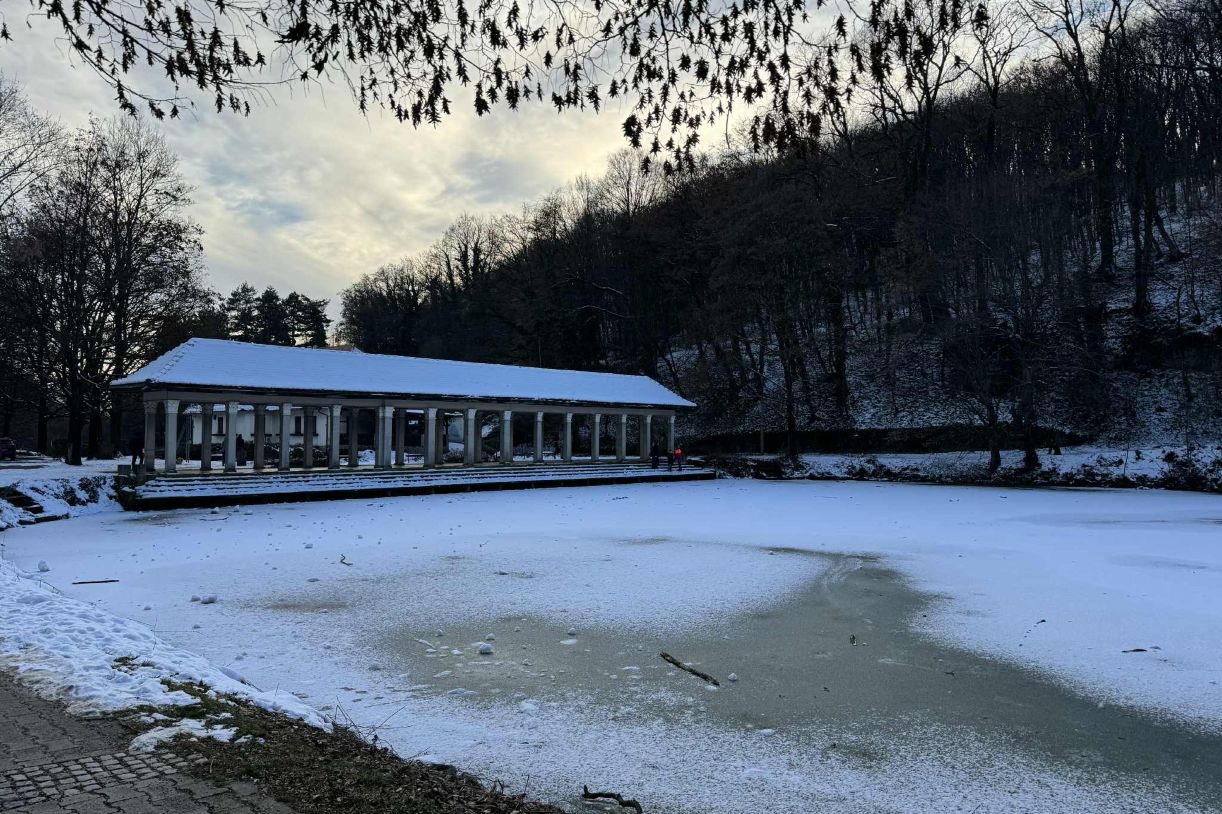Prihaja atlantska vremenska motnja, meja sneženja se bo spuščala: Kje bo snežilo?