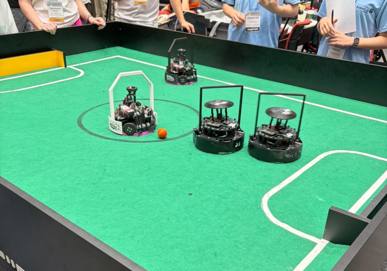Mariborski dijaki dosegli izjemen uspeh na tekmovanju med roboti