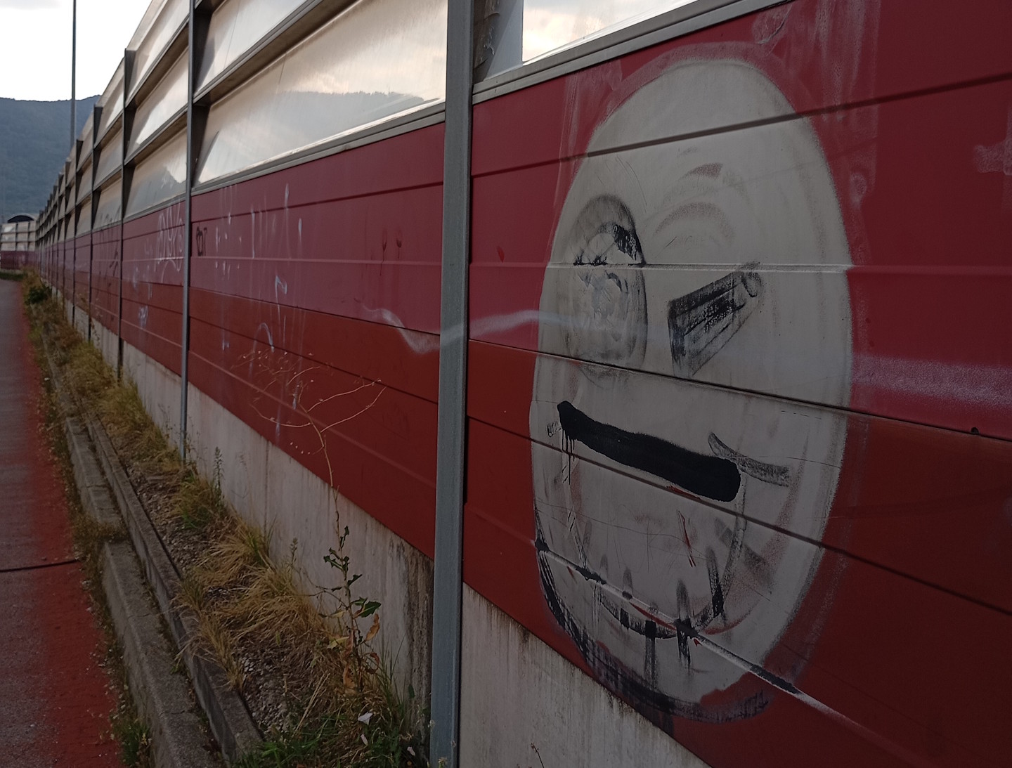 Grafiti v Mariboru: Umetnost ali vandalizem?