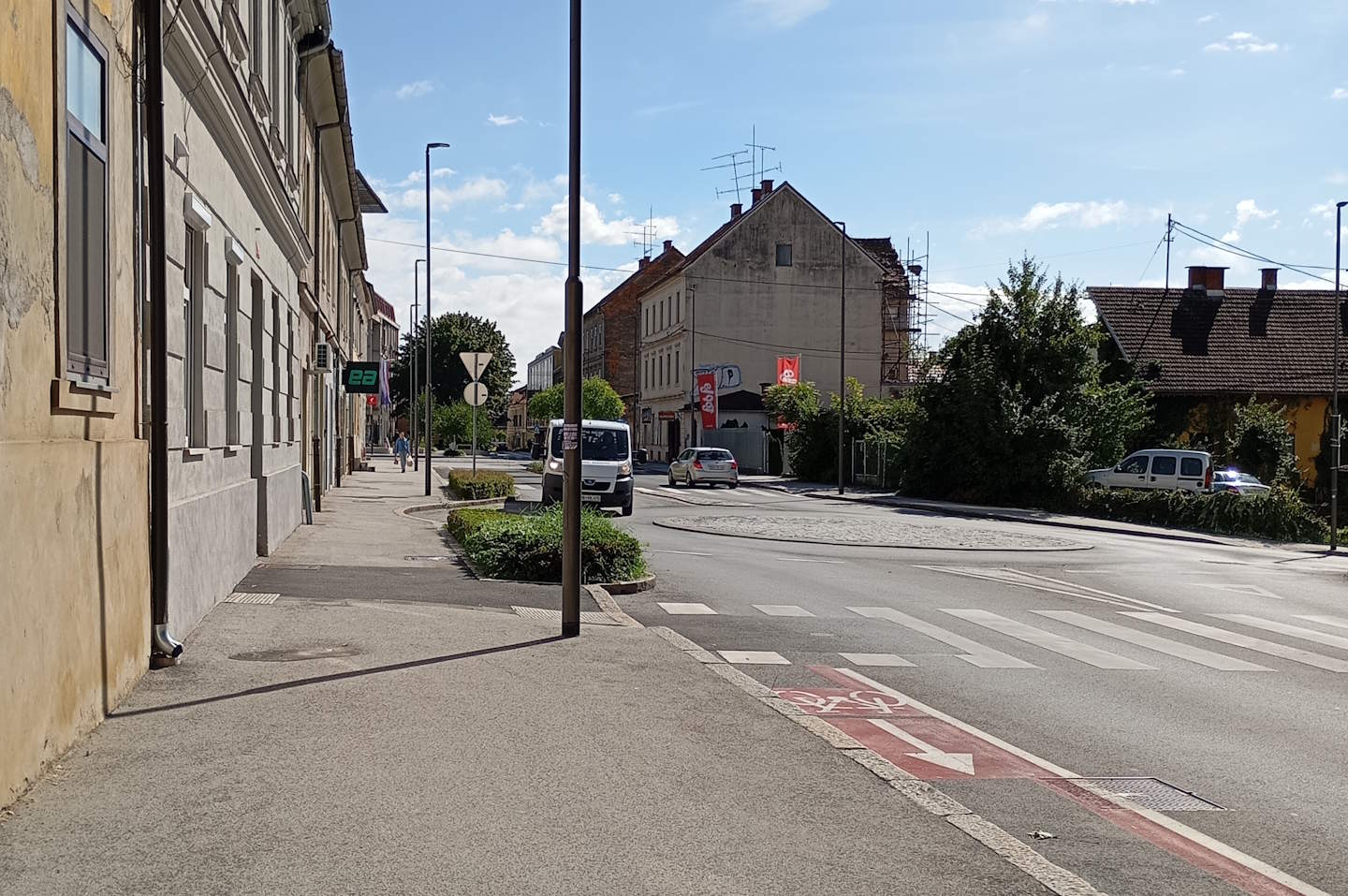 Neurejena kanalizacija v centru Maribora? Tako opozarjajo stanovalci ...