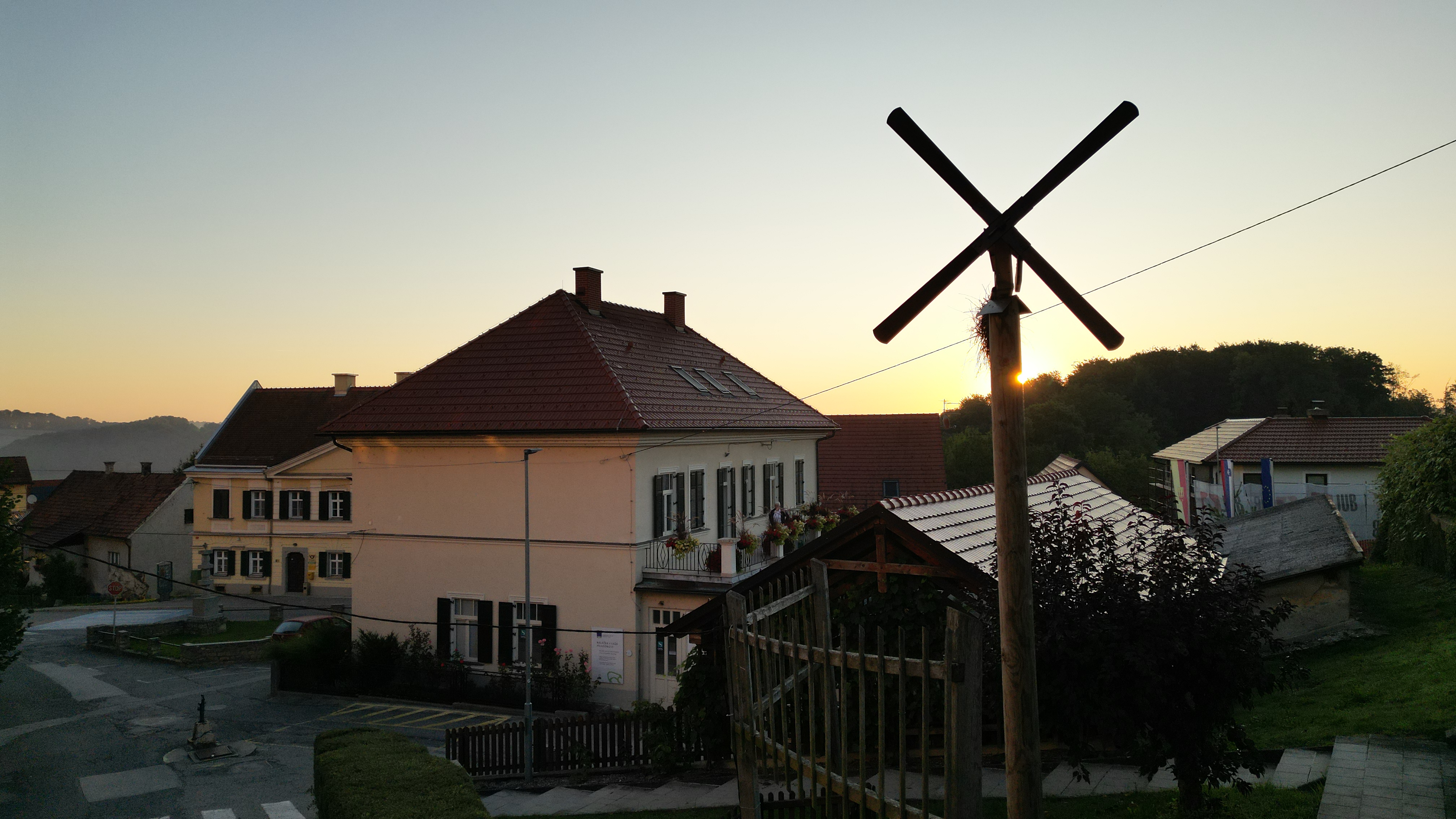 Prvič v Jurovskem Dolu: 7-hodni meni pod klopotcem na trgu
