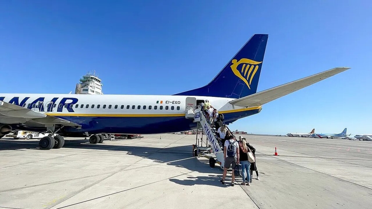 Ravno v času poletne sezone: Ryanair odpovedal več kot 170 letov, prizadetih 30.000 potnikov