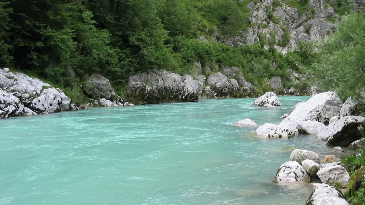 Kopalci v Soči opazili onemoglo osebo, oživljanje žal ni bilo uspešno
