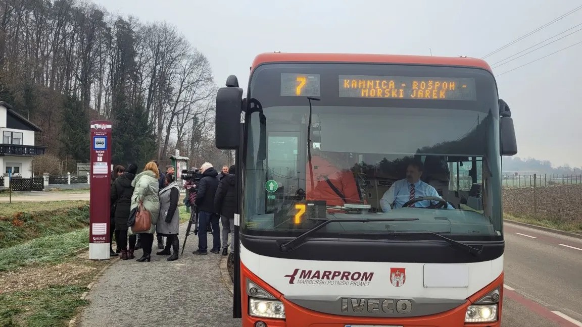 Ne pozabite: Na prižig prazničnih lučk lahko greste tudi z brezplačnimi avtobusi