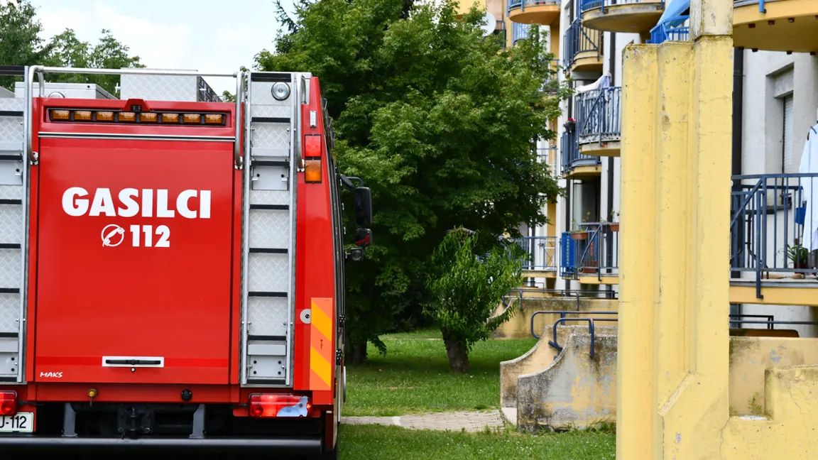 Gasilci in policisti v stanovanju našli mrtvo osebo