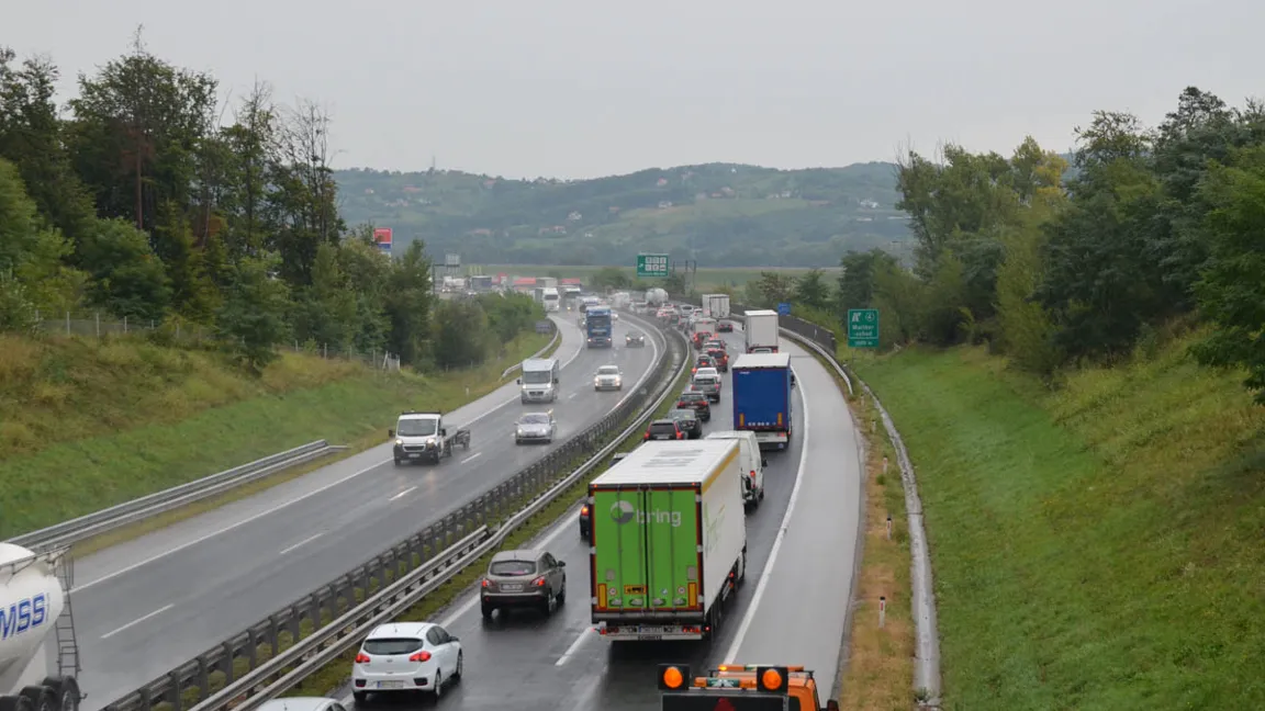 Vozniki pozor: Zaradi nesreče zaprt prehitevalni pas na pomurski avtocesti proti Mariboru