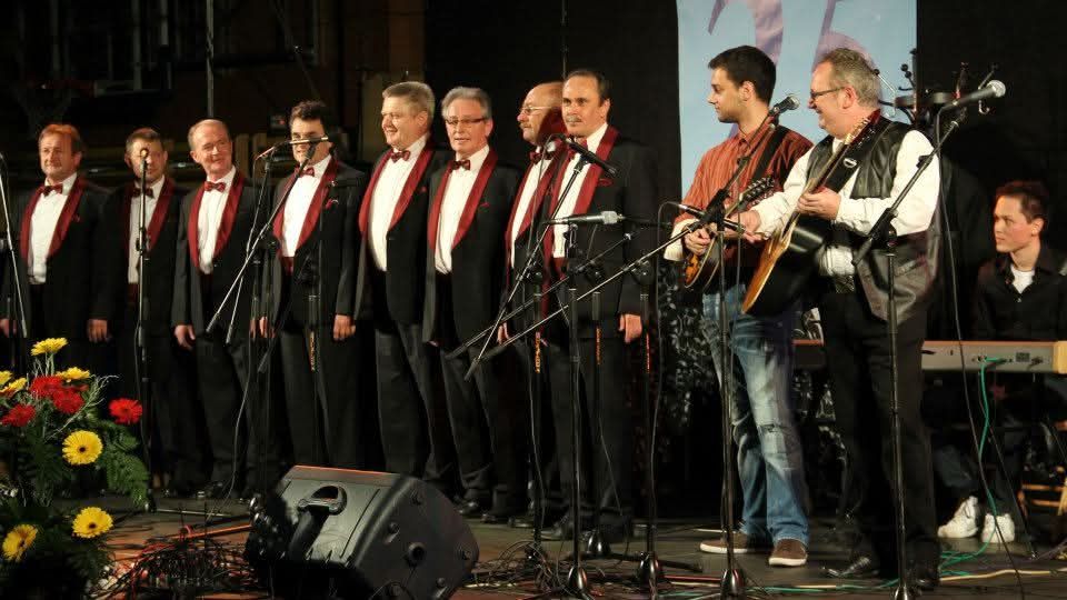 Legendarni Oktet Pesnica po 40 letih v isti zasedbi pripravlja velik koncert