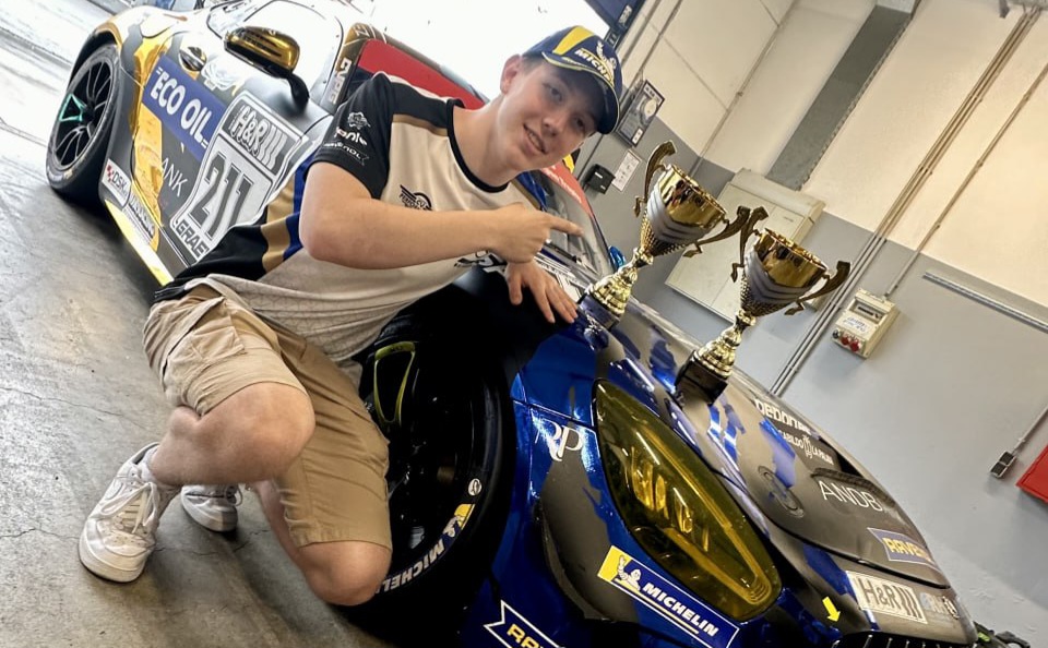 Komaj 17-letni Mariborčan med evropsko dirkaško elito: Vozi za Mercedes, cilja pa na kultni Le Mans