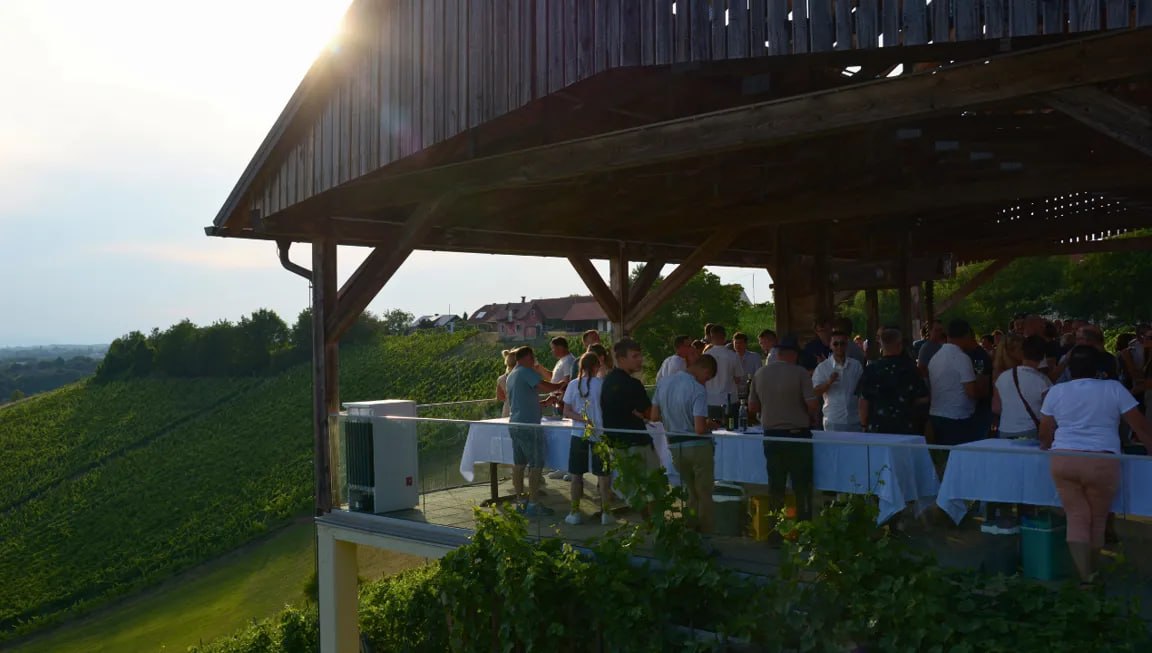 Lokalna vina, domača kulinarika in slovenskogoriška gibanica ponovno na Sveti Ani