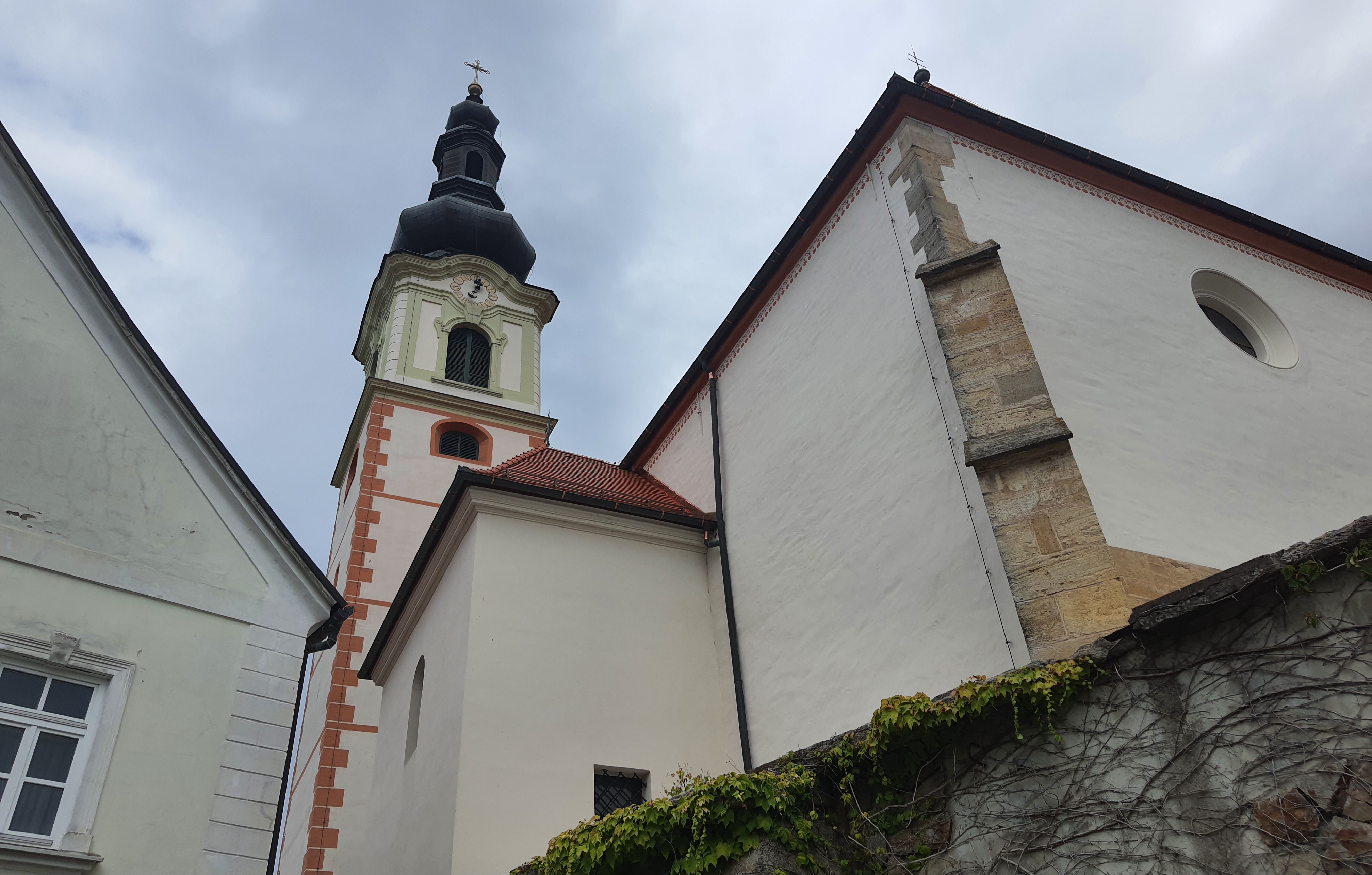Kdo odhaja in kdo prihaja? To so letošnje premestitve v Nadškofiji Maribor