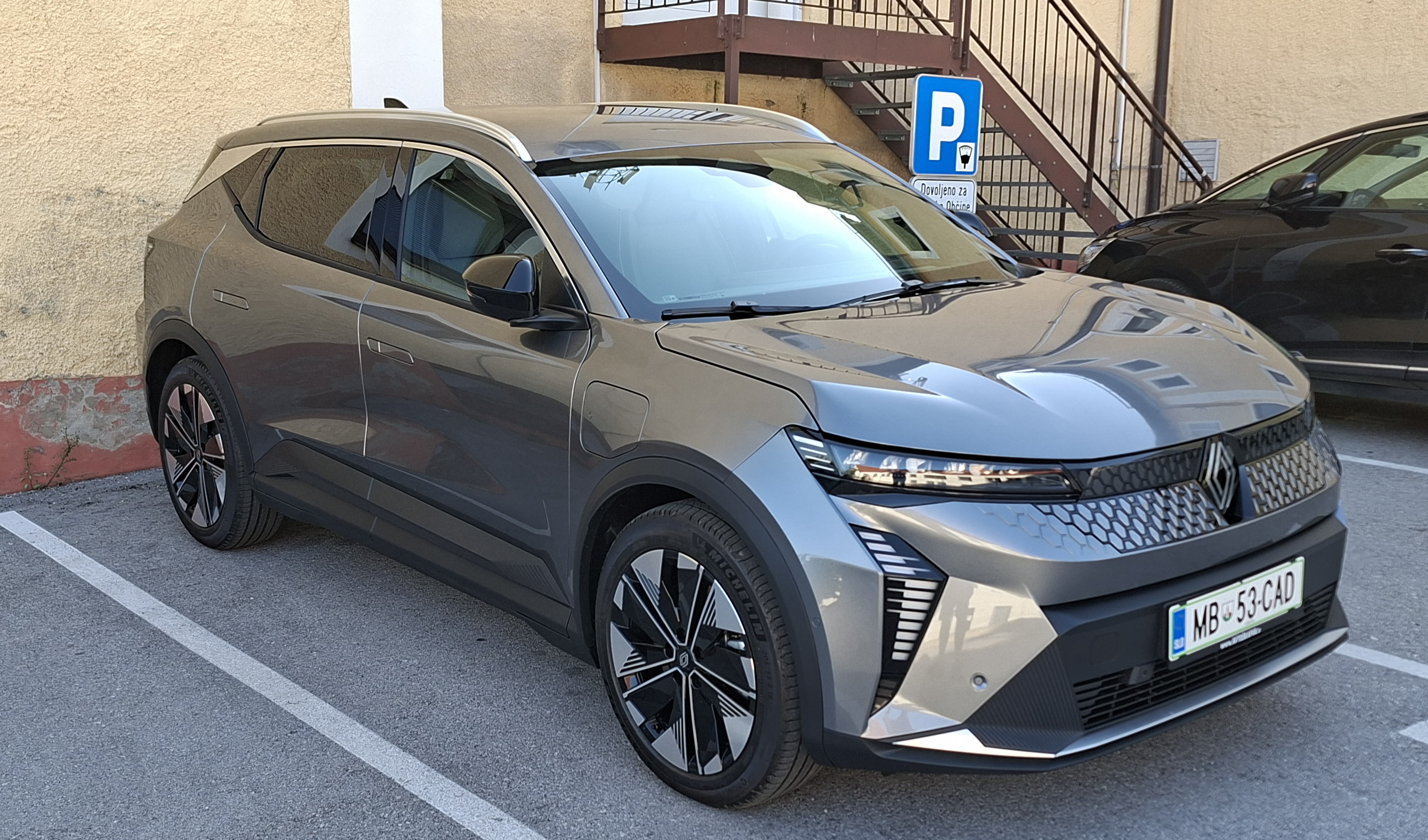 Novi električni renault bo vozil starejše Cerkvenjačane, občina pa pripravlja še številne druge novosti