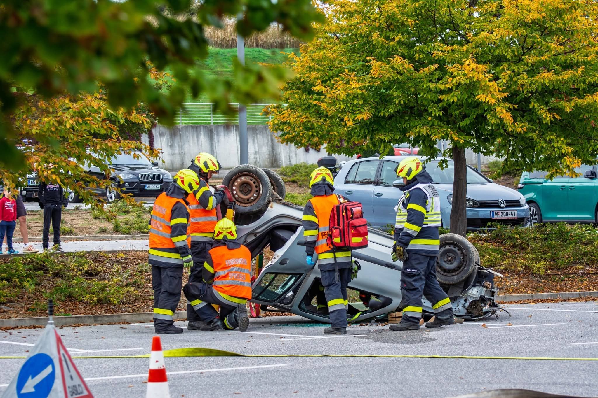 Slovenski in avstrijski gasilci združili moči v Mondu in skupaj reševali življenja
