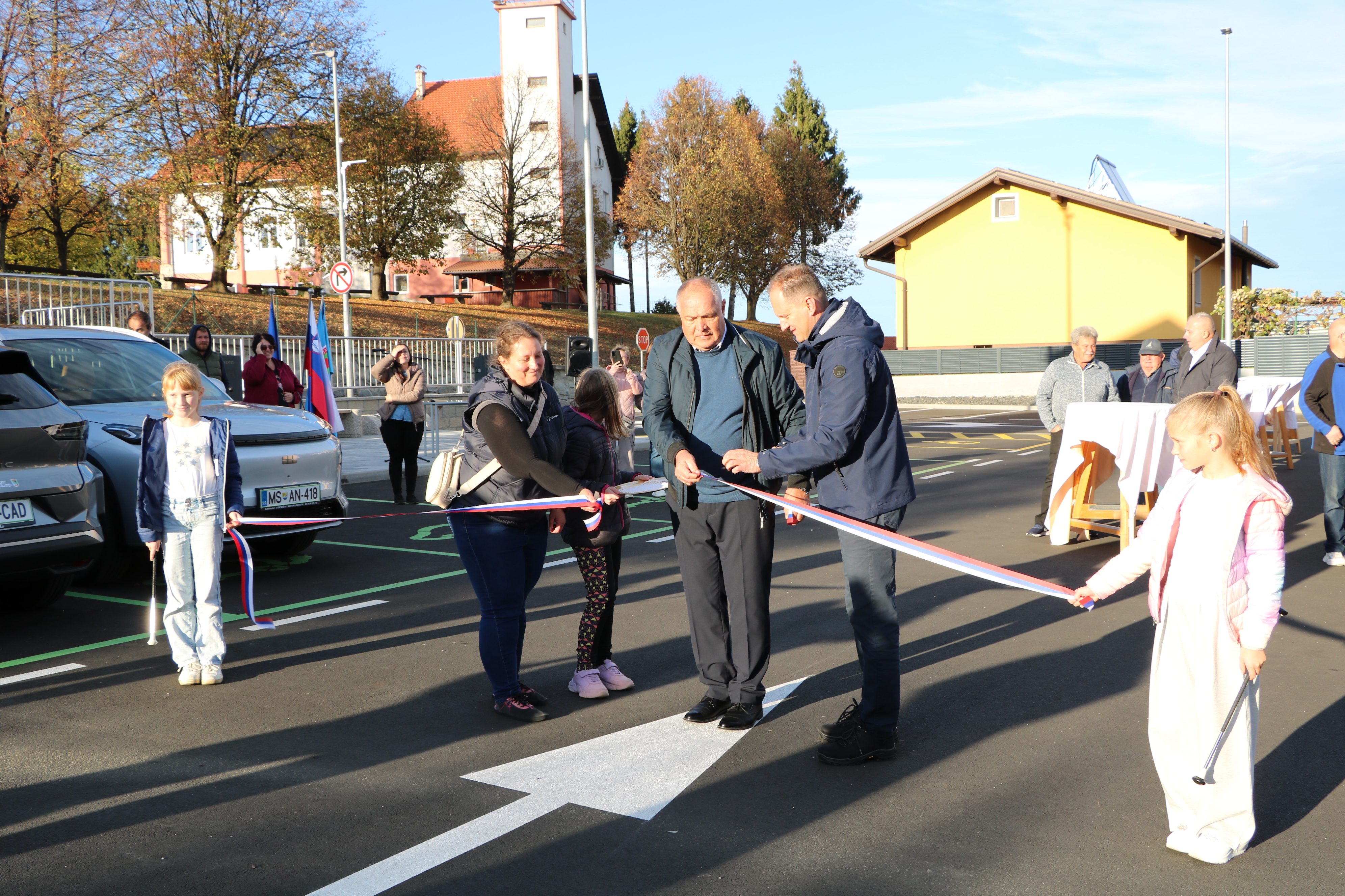 V Cerkvenjaku odprli novo parkirišče pri vrtcu in osnovni šoli