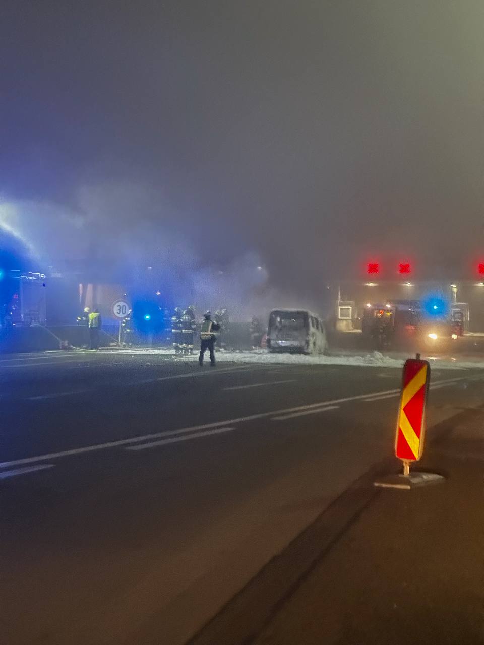 FOTO: Na mejnem prehodu v Šentilju zagorelo vozilo