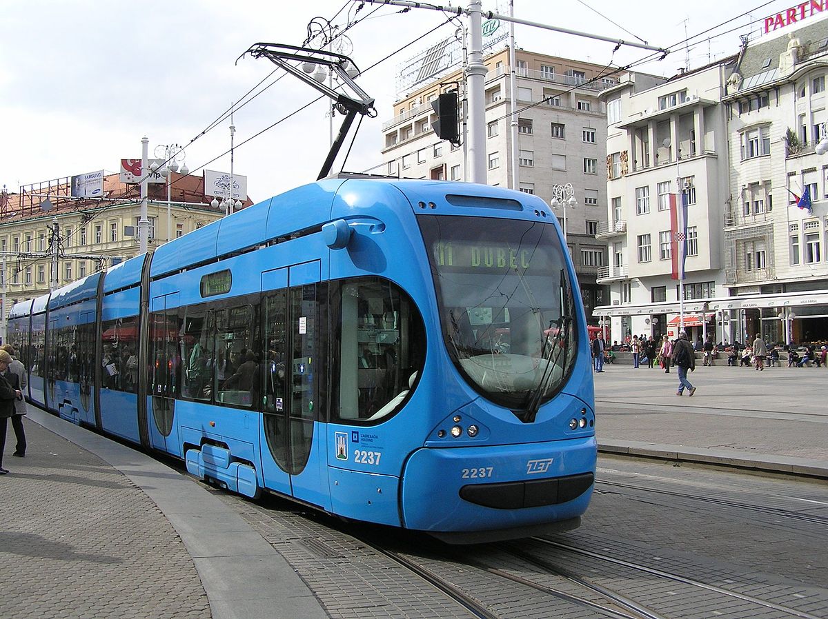 Najstnik v Zagrebu na dogodivščino z ukradenim tramvajem, hkrati se je bahal po spletu