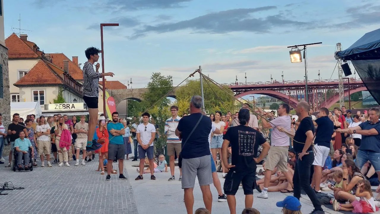 Skok čez reko in do konca sveta: Ana Desetnica letos prvič tudi na desnem bregu Drave