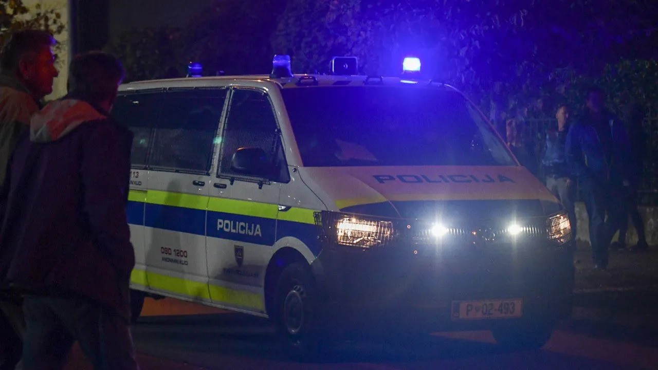 Mariborčanka pod vplivom alkohola razgrajala v lokalu, policisti jo morali vkleniti