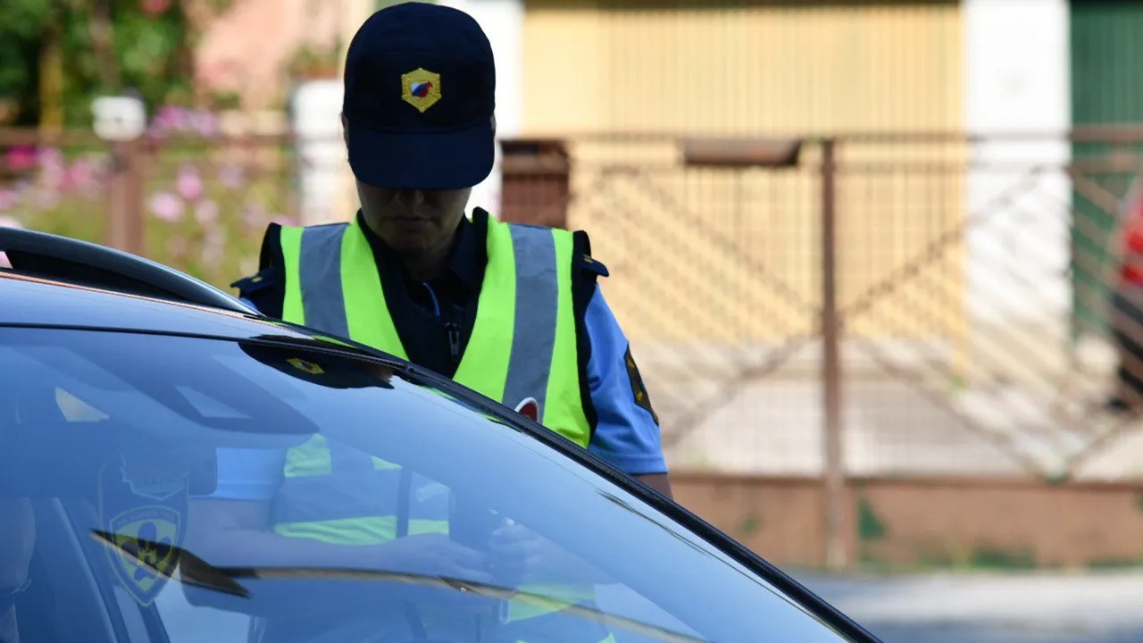 Policija ga je ustavila in mu prepovedala vožnjo, naslednji dan pa...