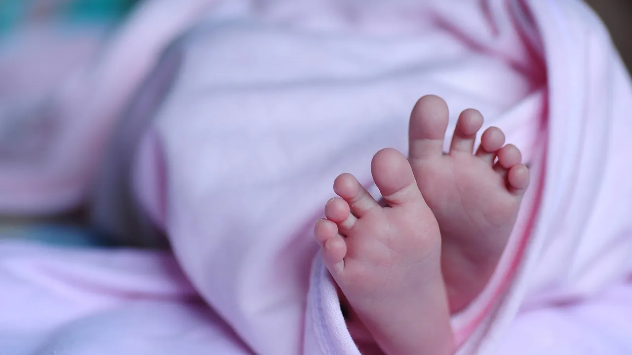 Tragično: Umrl sedemmesečni dojenček, primer preiskuje policija