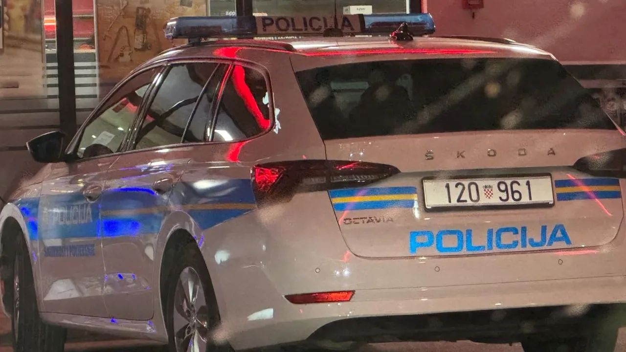 Grozljivo: V hiši našli tri trupla v razpadajočem stanju