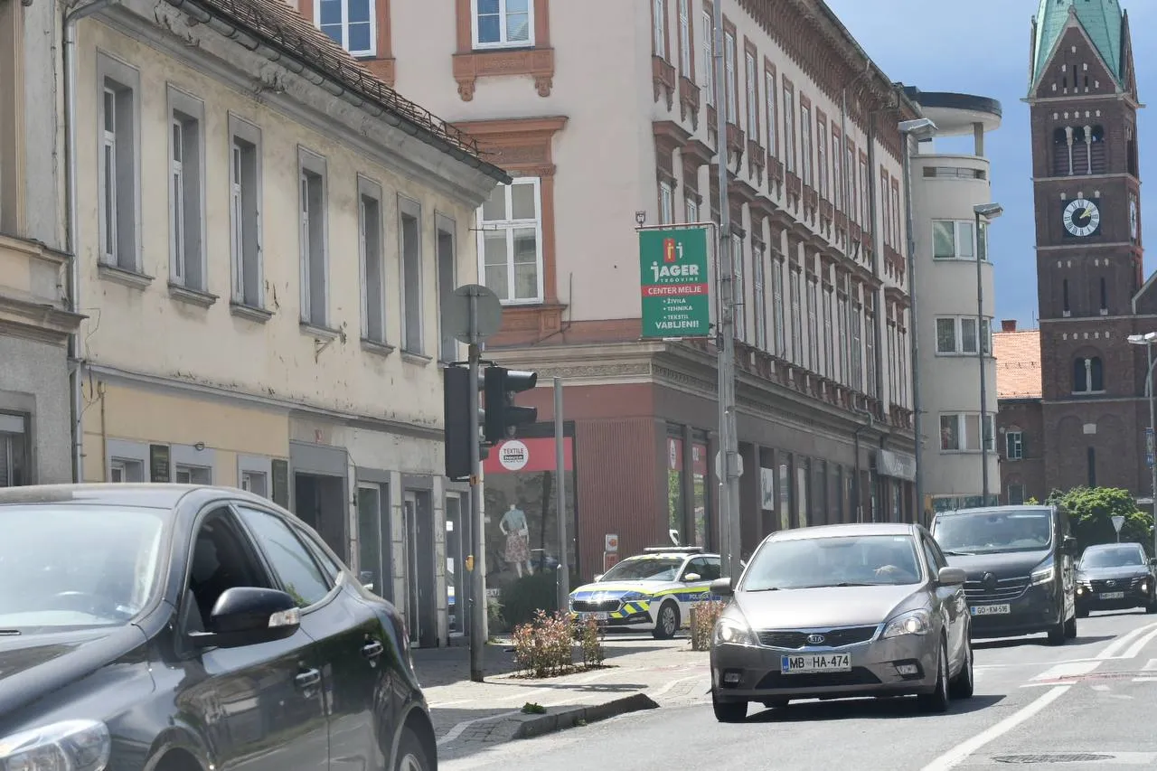 Incident v centru Maribora: Moški skušal pobegniti policistom, zaradi upiranja uporabili prisilna sredstva