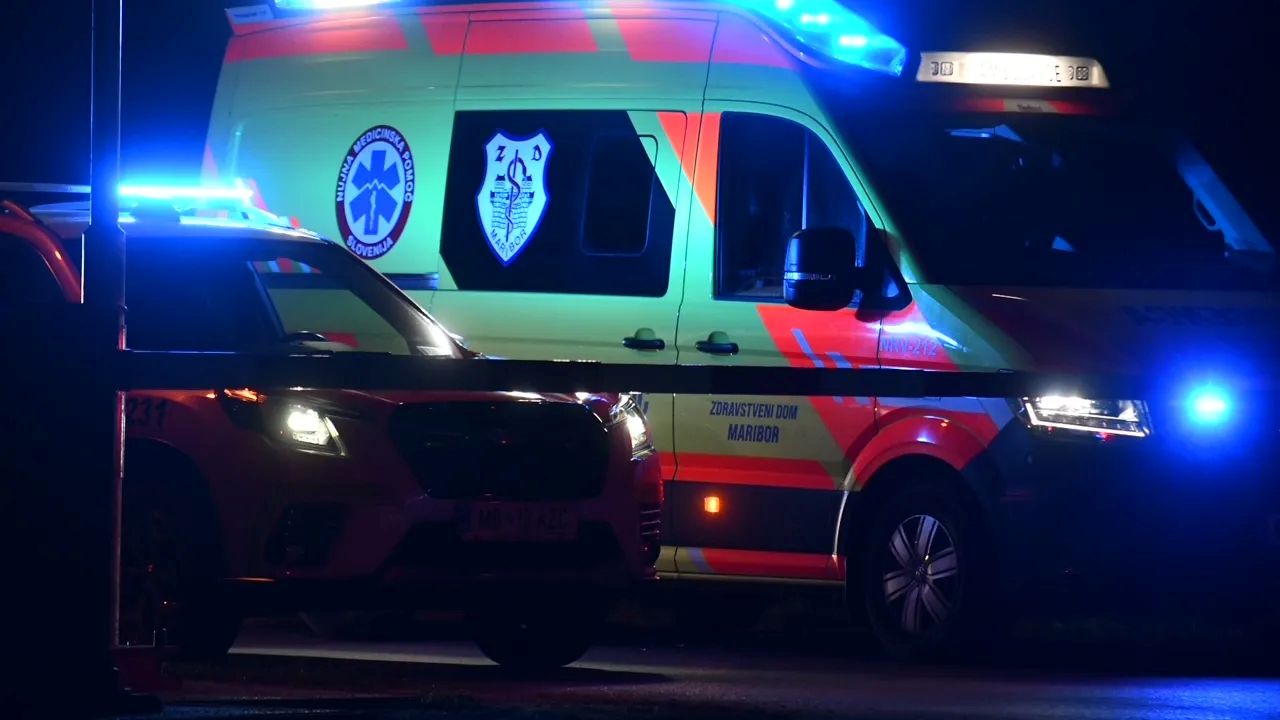 V Mariboru trčenje dveh voznikov, huje poškodovano voznico odpeljali v bolnišnico