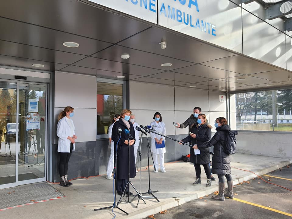 Magajnejeva: Od ponedeljka hitro testiranje tudi v zdravstvenih domovih po državi