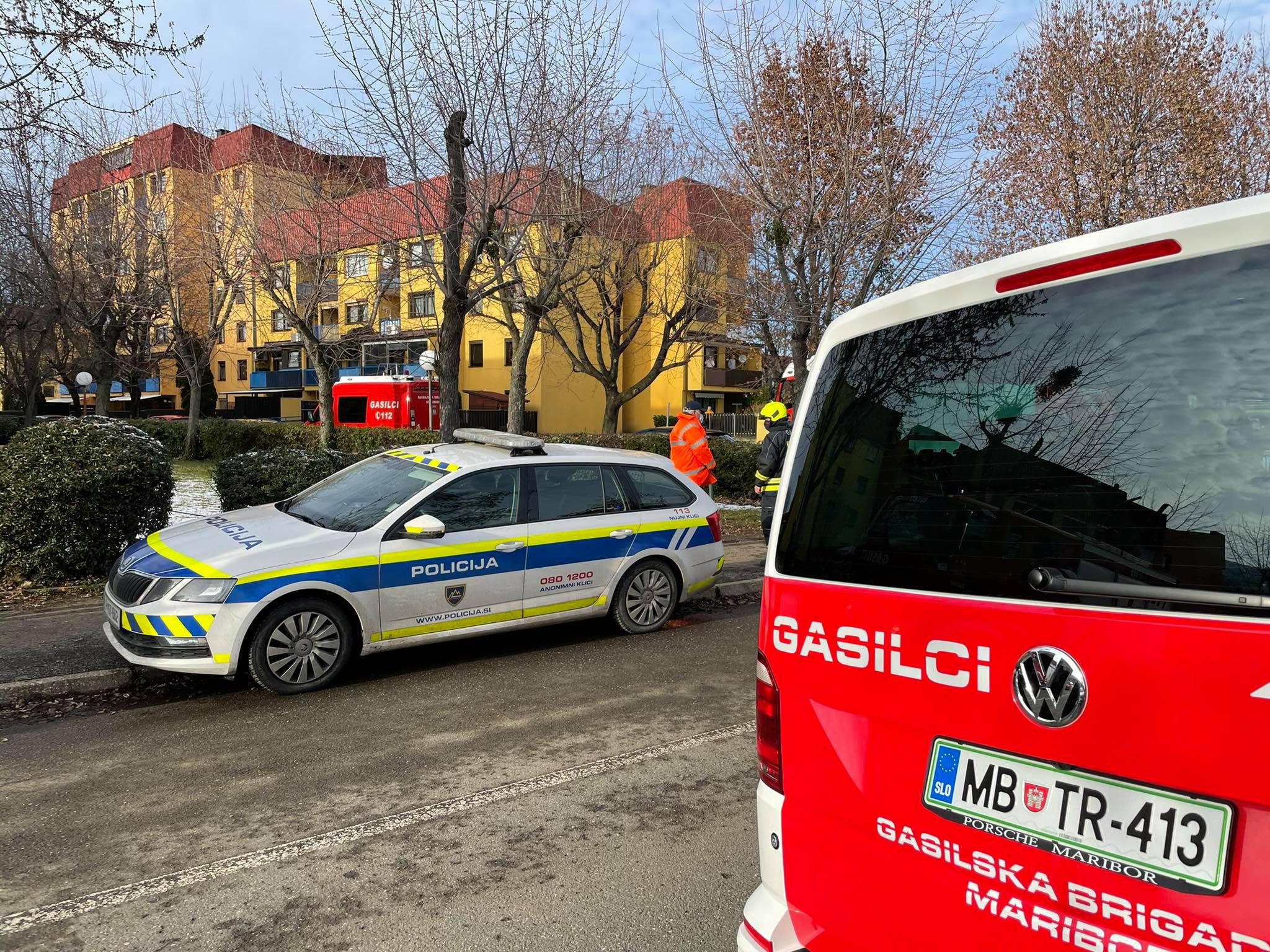 FOTO: Počila cev plinovoda v Novi vasi, evakuirali del stanovalcev