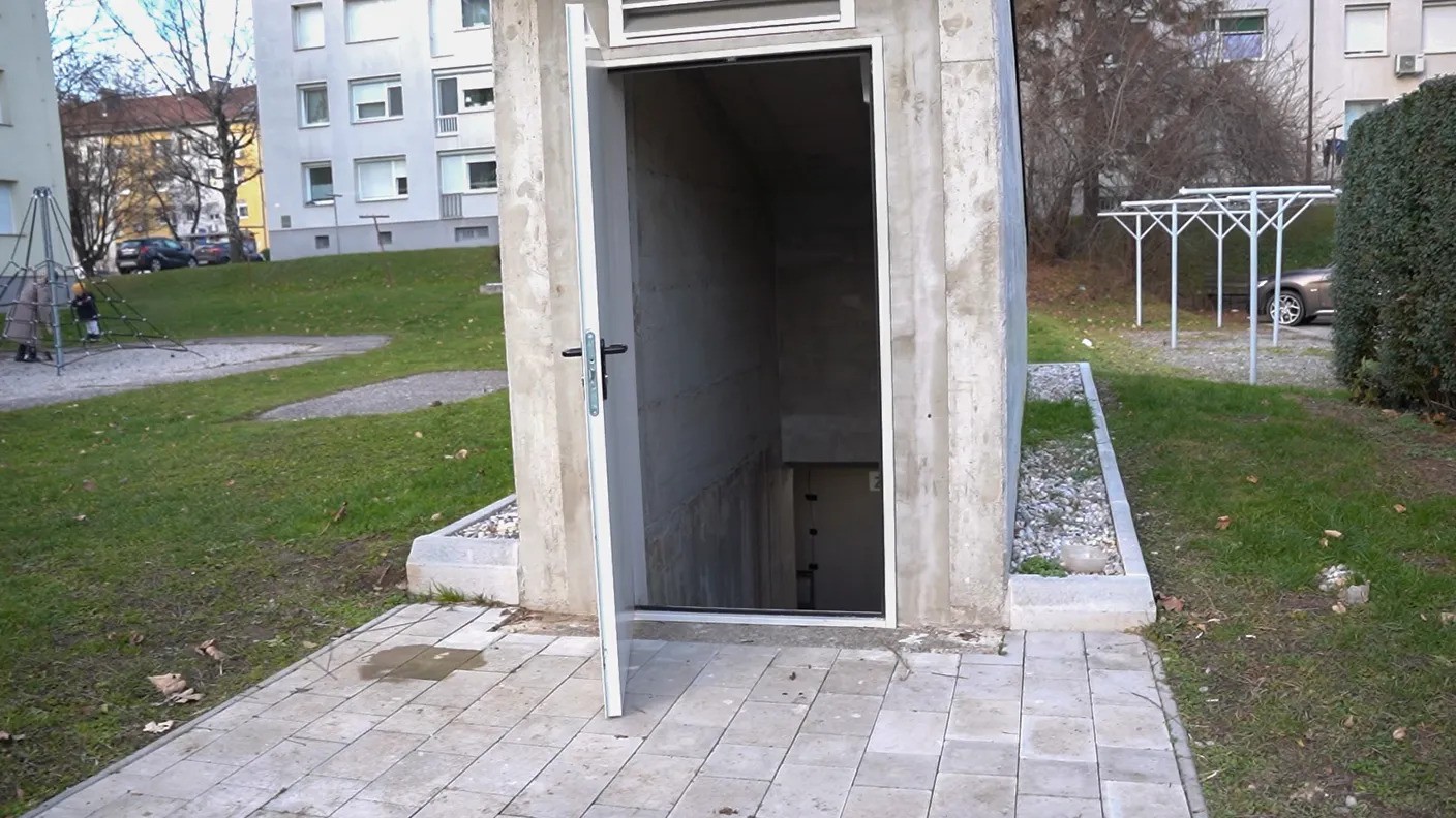 Za dobrih 60 evrov na mesec lahko v primeru najhujšega tudi vi najamete prostor v mariborskem zaklonišču