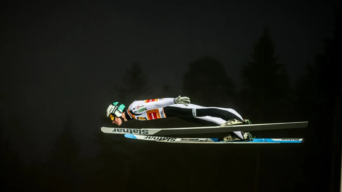 Domen Prevc v lovu na zlato: Bo vodilni skakalec sveta potrdil svojo prevlado tudi na olimpijskih igrah?