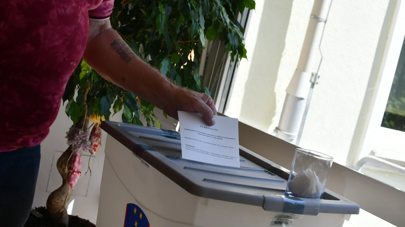 9. junija nas poleg evropskih volitev čakajo še trije referendumi
